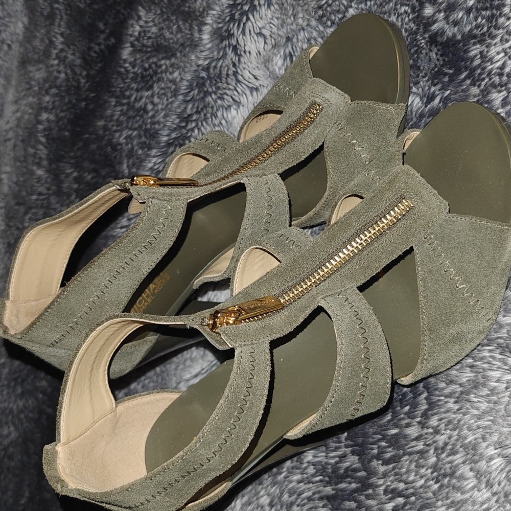 Michael Kors Berkley T-Strap heel sandals